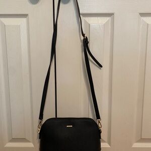 Triangle-Loveook Black Purse